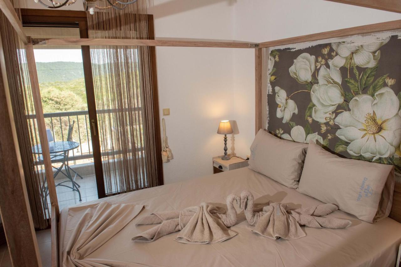 Dandy Villas Nea Roda - Melodic Waves - Private - Pool - Parking - Cellar Exterior foto